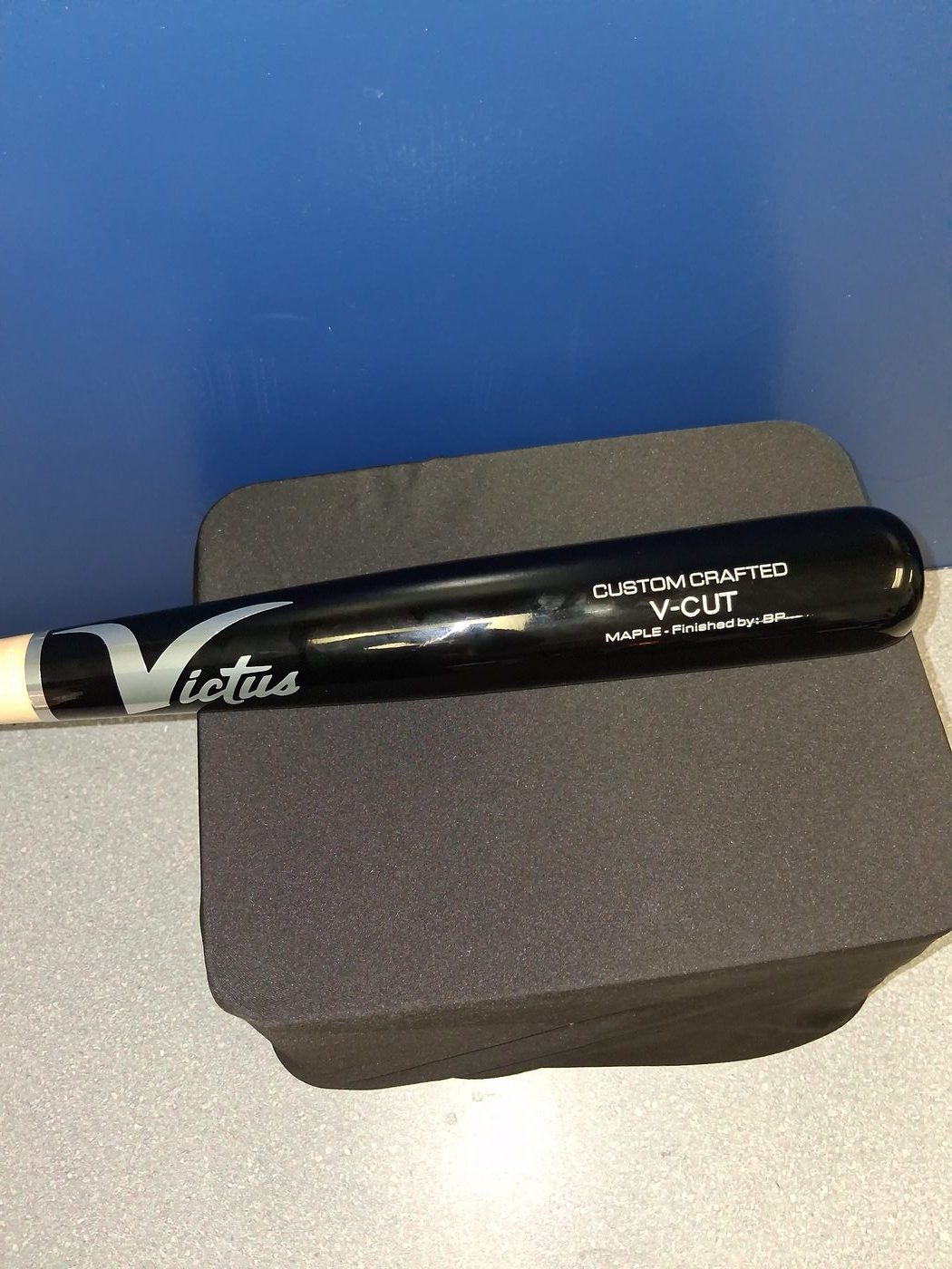 Victus V-Cut gloss black barrel
