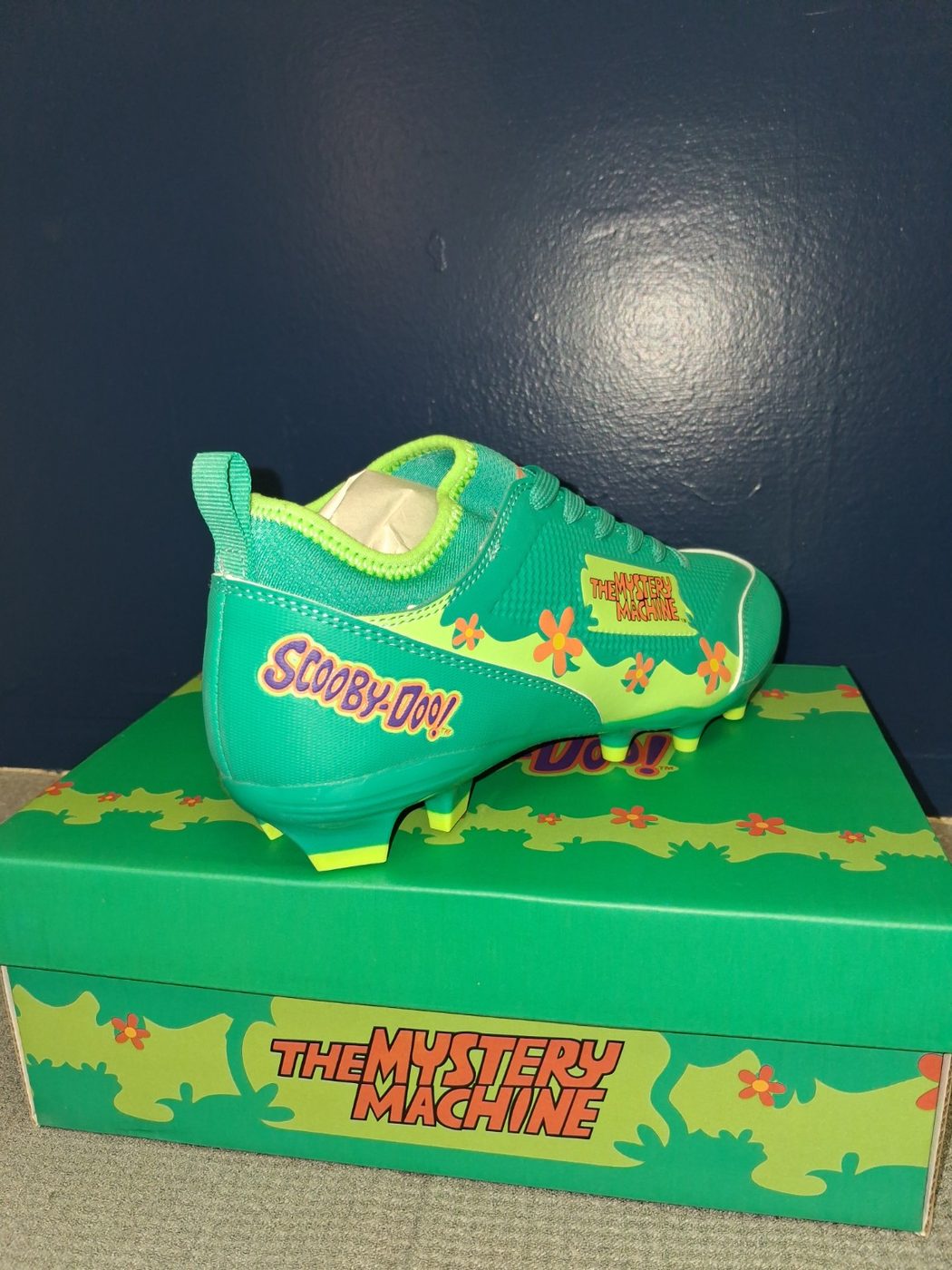 Scooby-Doo! The Mystery Machine Cleats, heel