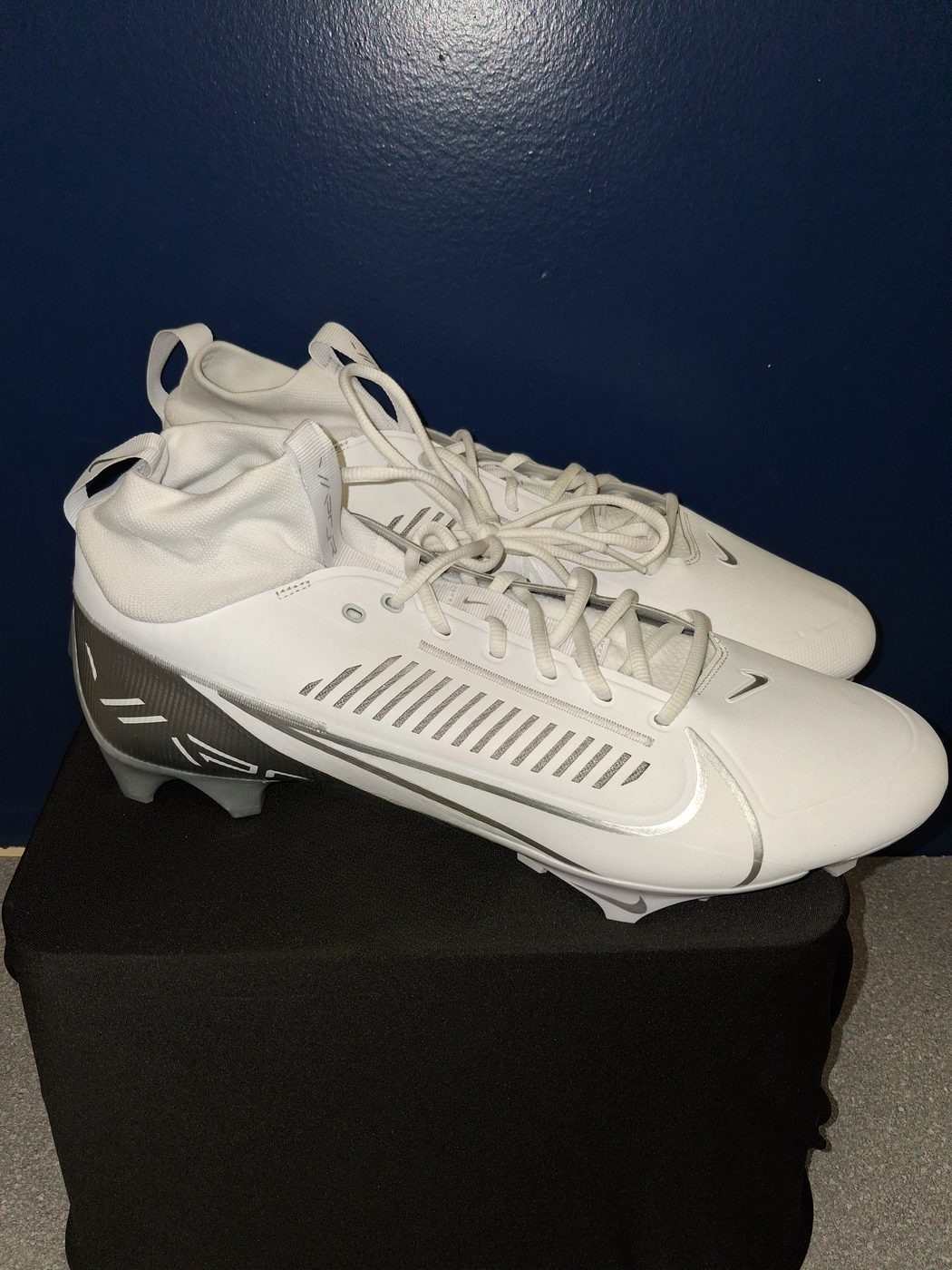 Nike Mid Football Cleats
