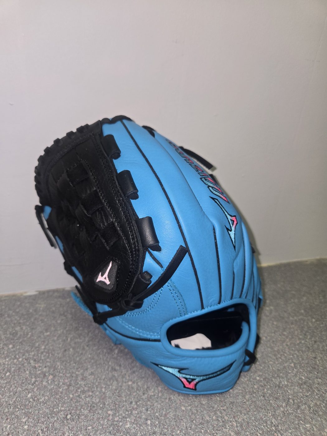 Mizuno Franchise Sky 12" Glove, back