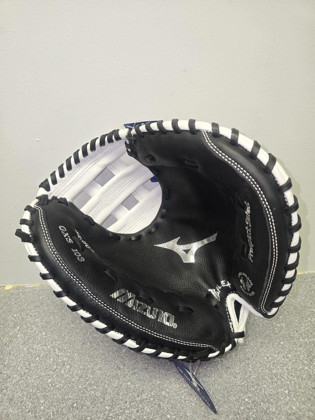 Mizuno Prospect Select Fastpitch 32.5" Catcher's Mitt, palm
