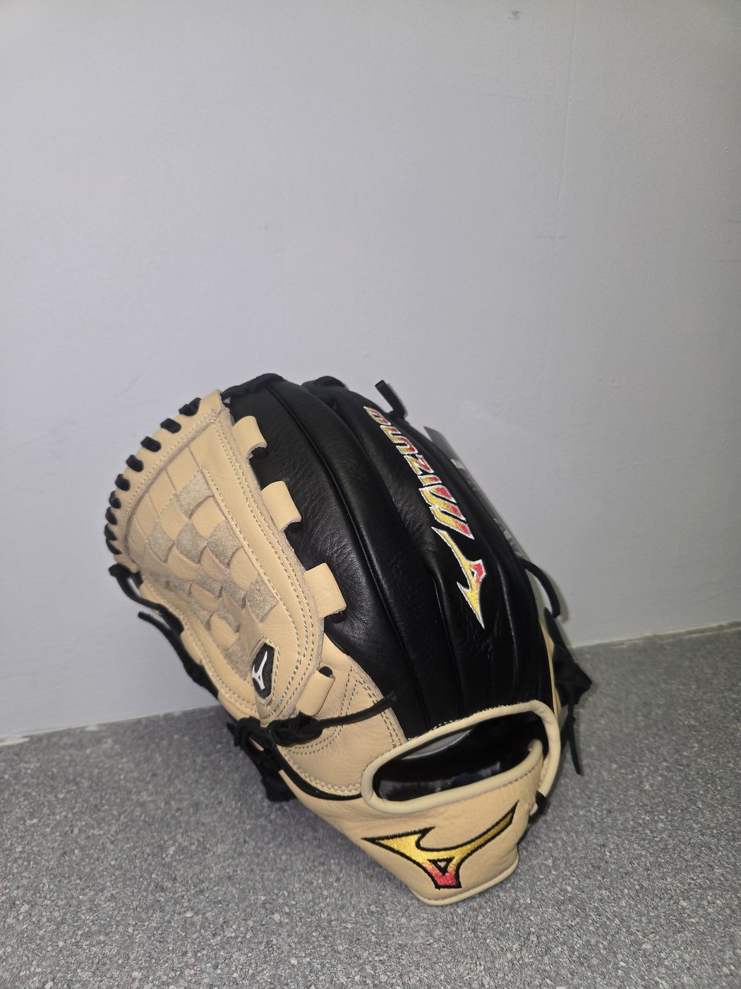 Mizuno Franchise 12" Glove, back